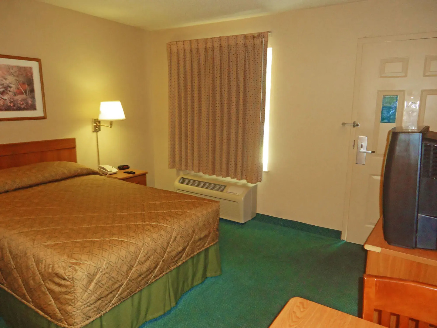 HomeTowne Studios by Red Roof Winston-Salem - University Pkwy