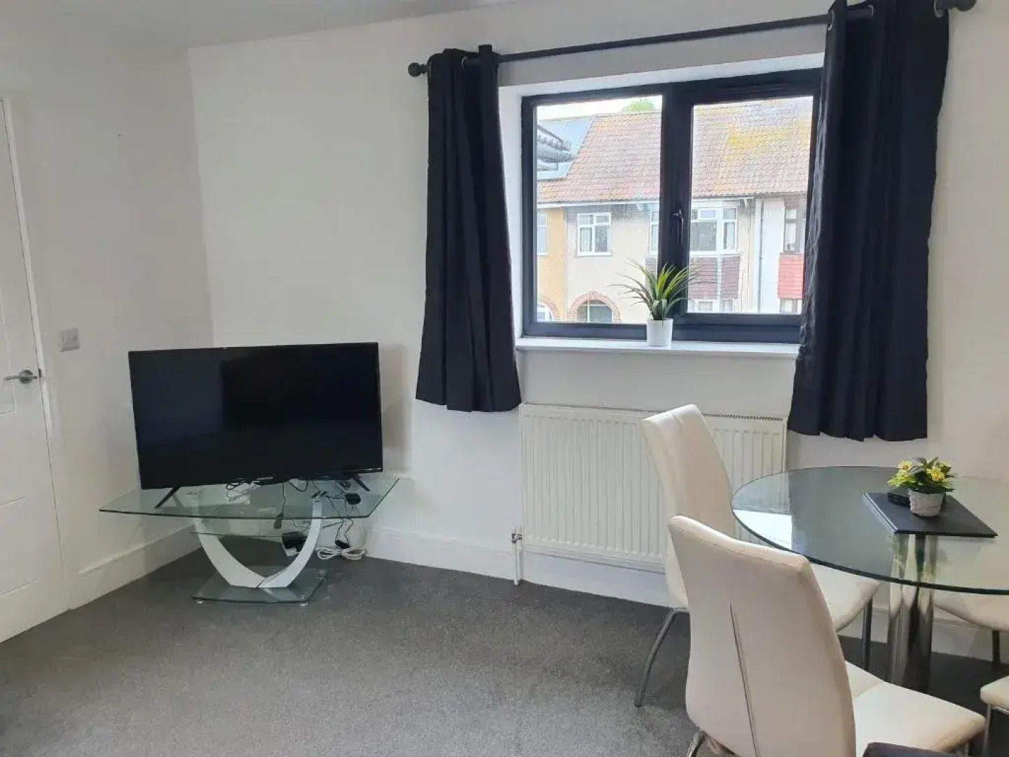 Elm Apartment by Cliftonvalley Apartments