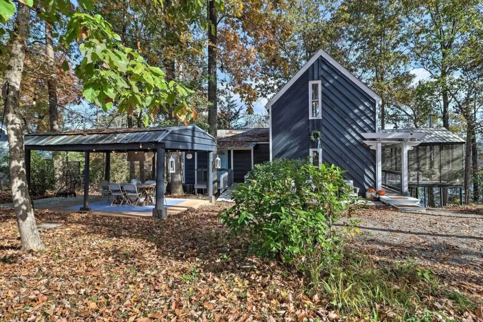 'the Chalet on Sinclair' w/ Private Dock & Kayaks!