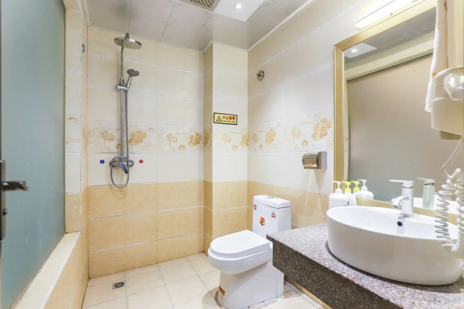 Mount Emei Happy Hotel