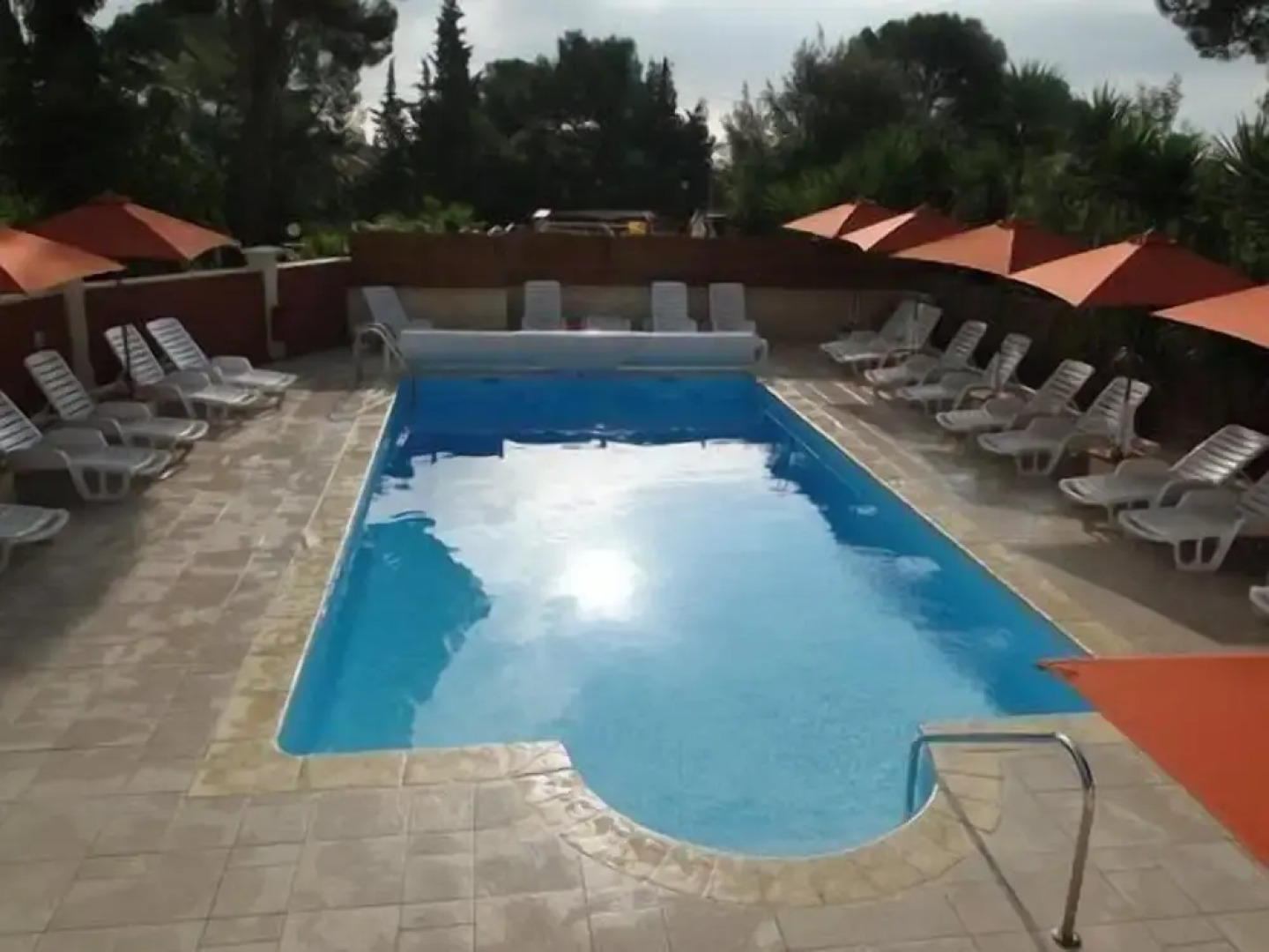 Hôtel et Studios Les Amandiers