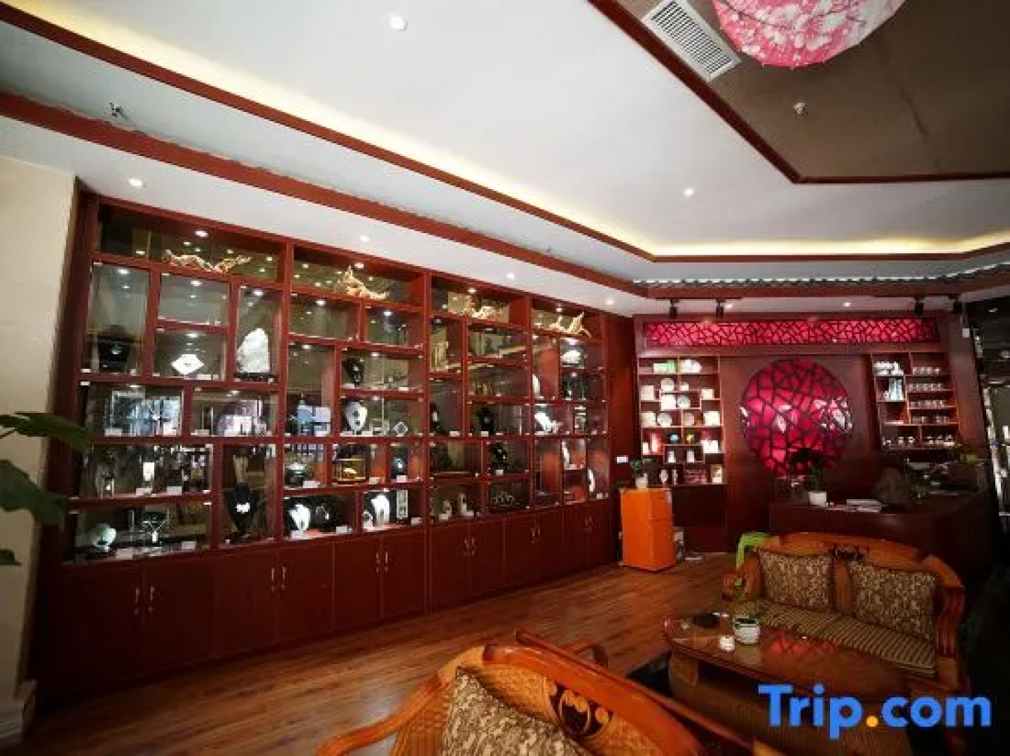 Wutong Hot Spring Hotel