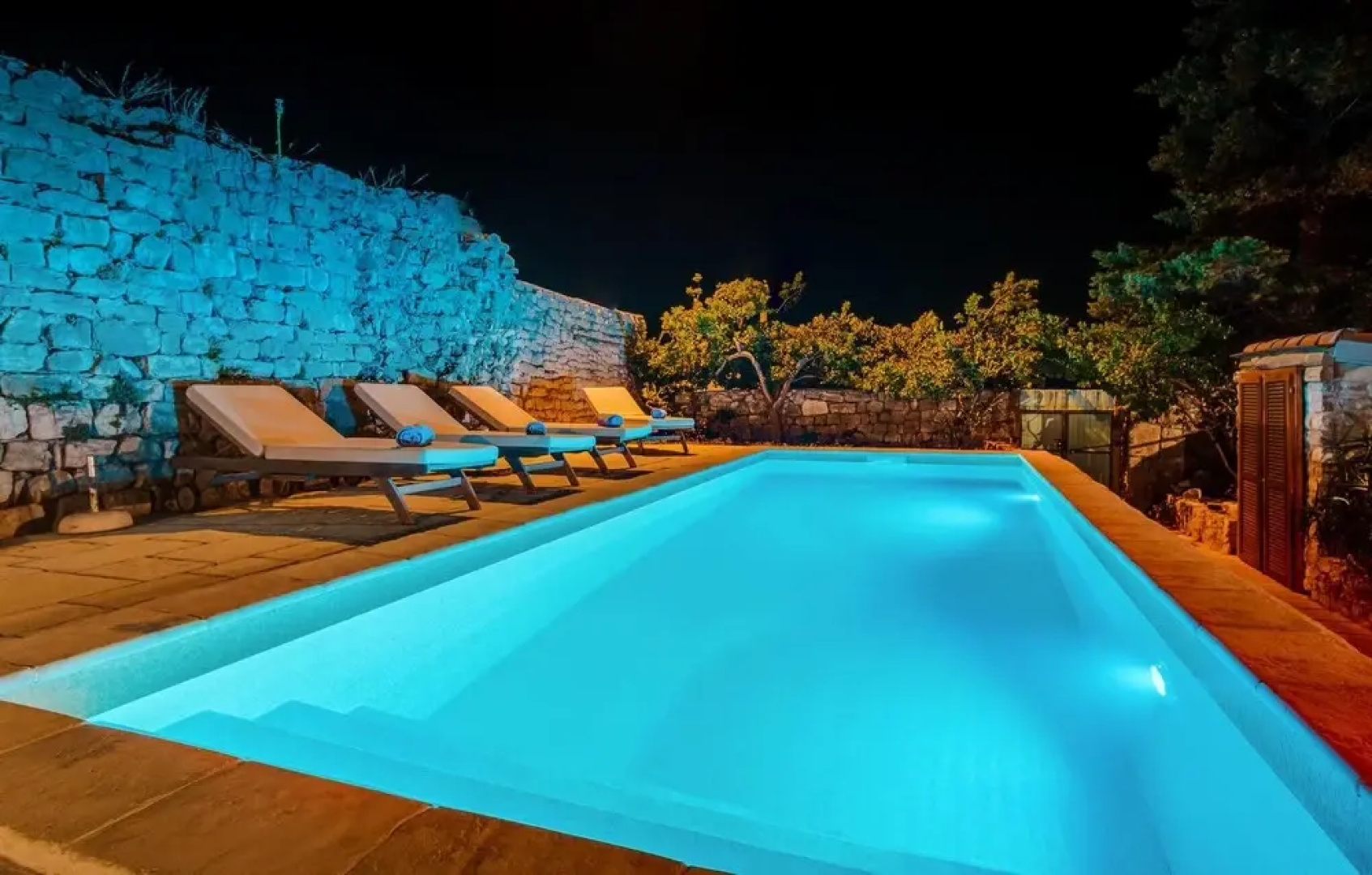 Amazing Home in Osor with Outdoor Swimming Pool, Hot Tub & 3 Bedrooms