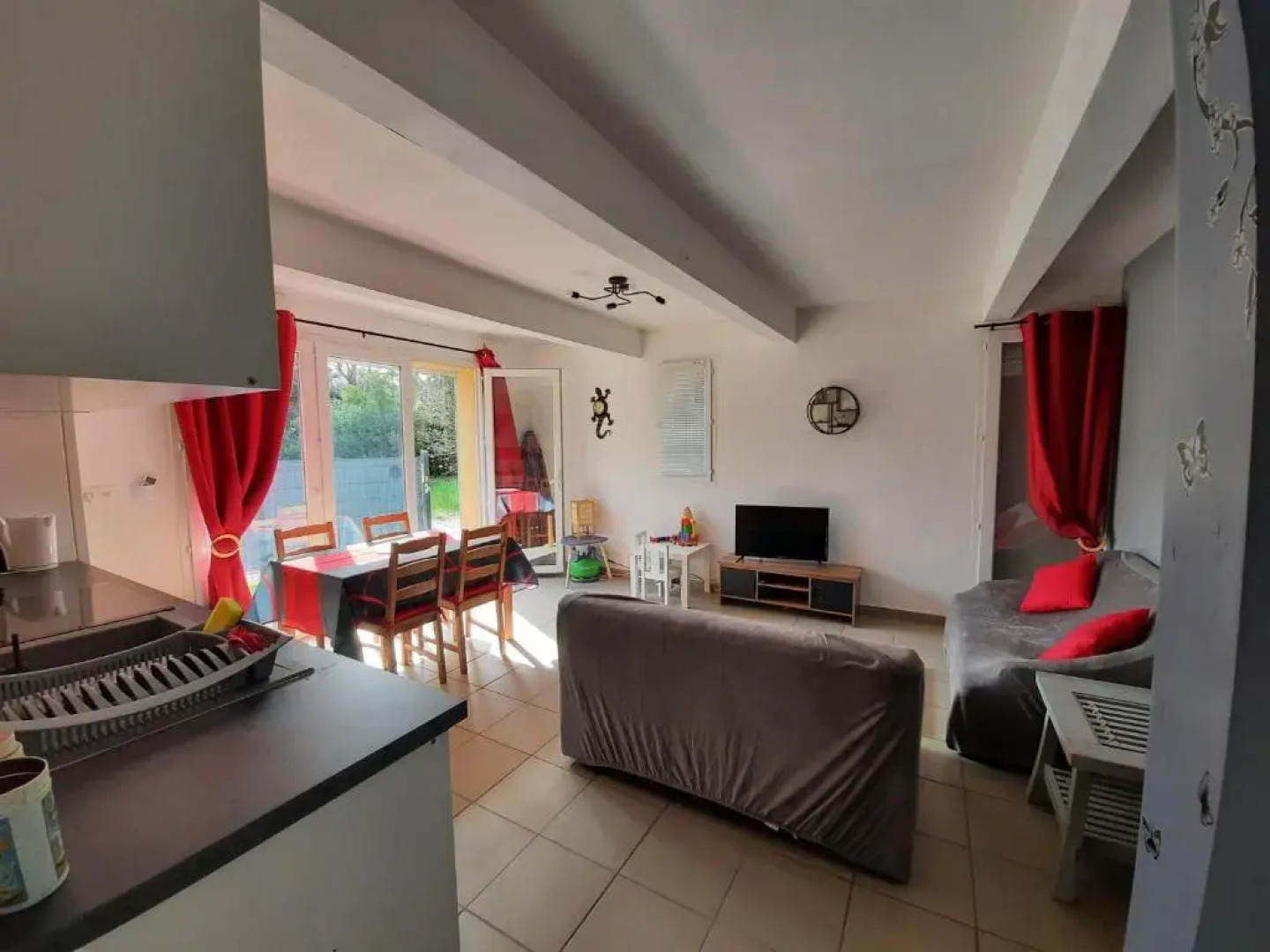 Superbe appartement F2 neuf : terrasse, barbecue.