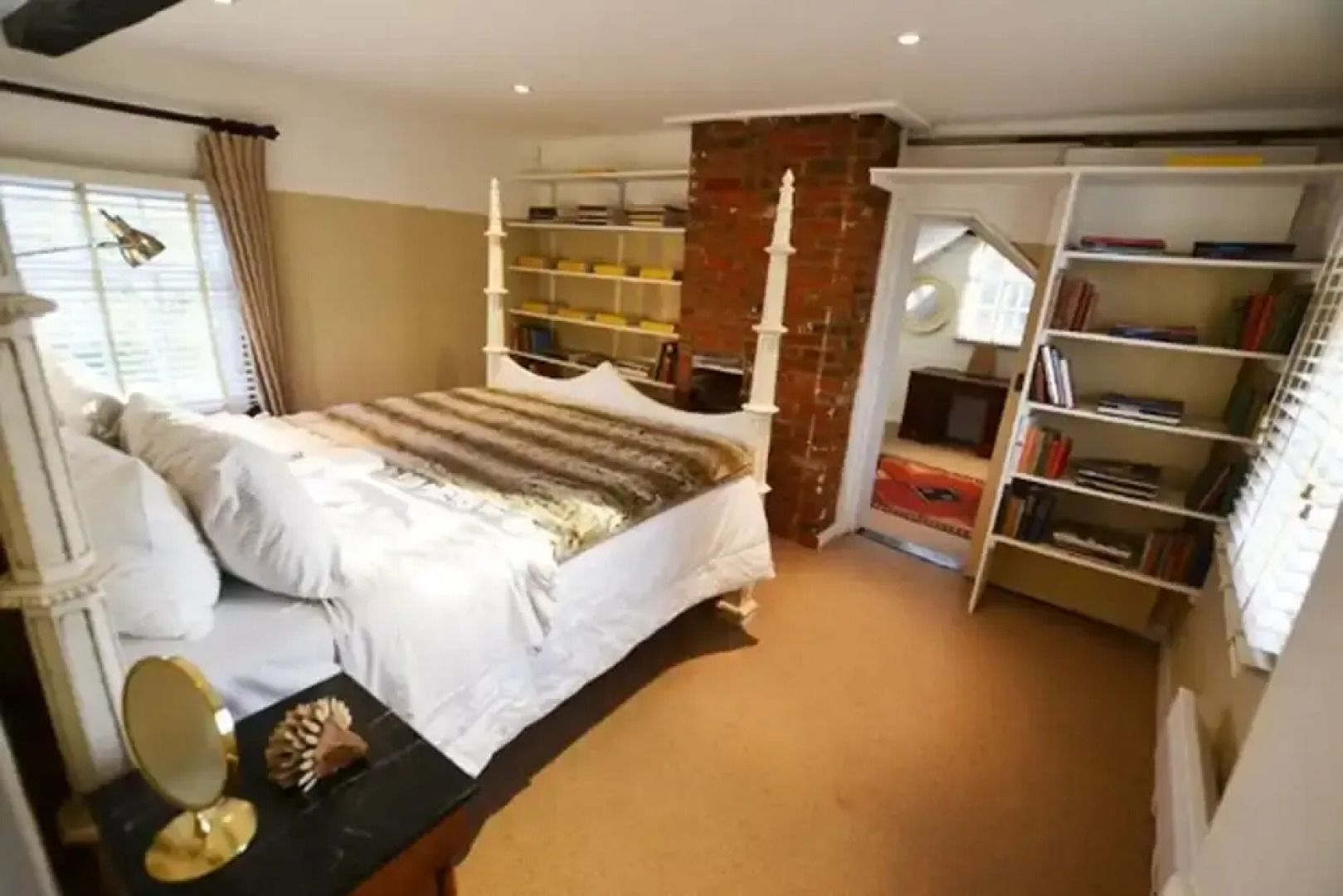 Honeypot Cottage/ 2-bed Home on Osea Island, Essex