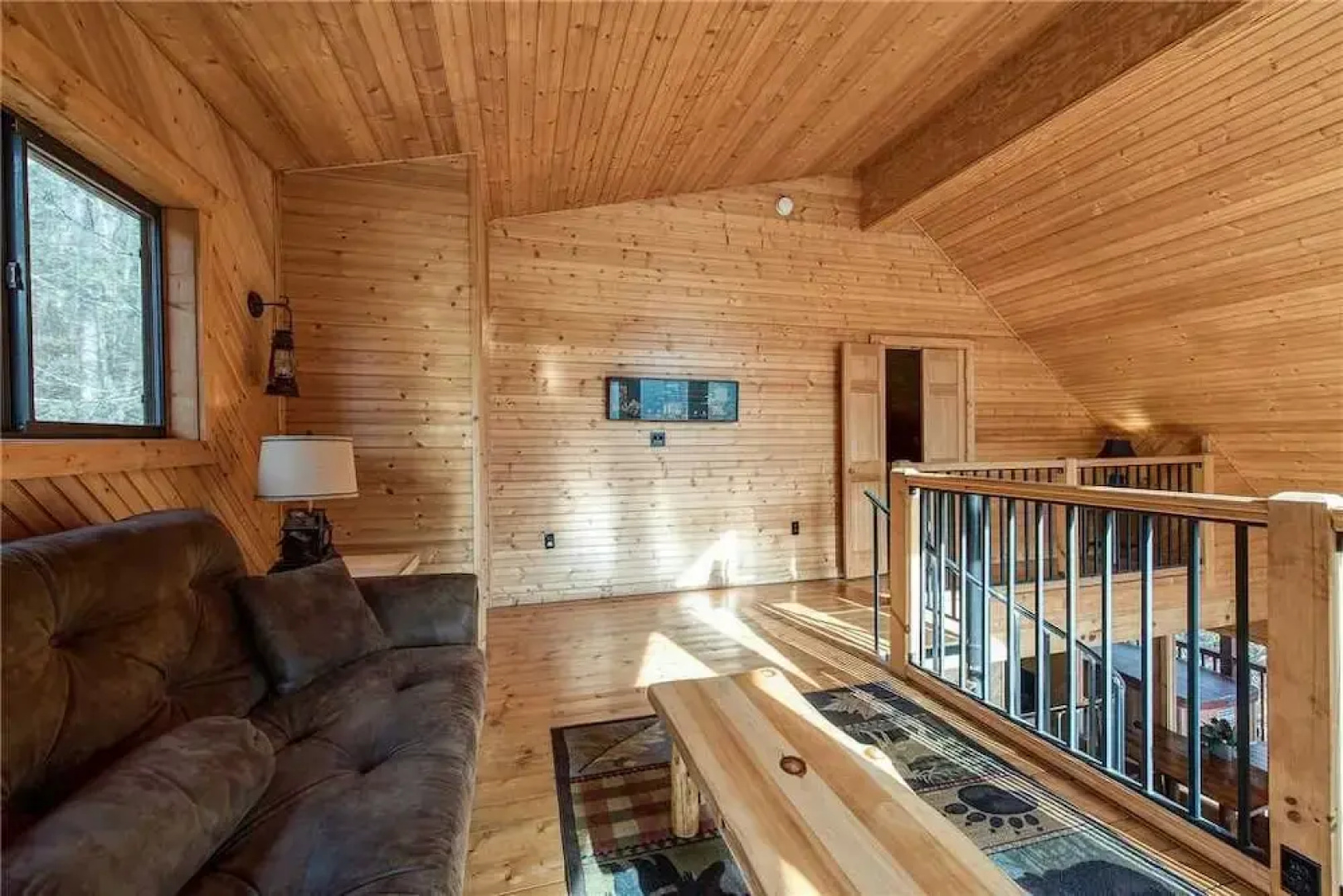 Dreams and Streams 2 Bedroom Home with Hot Tub