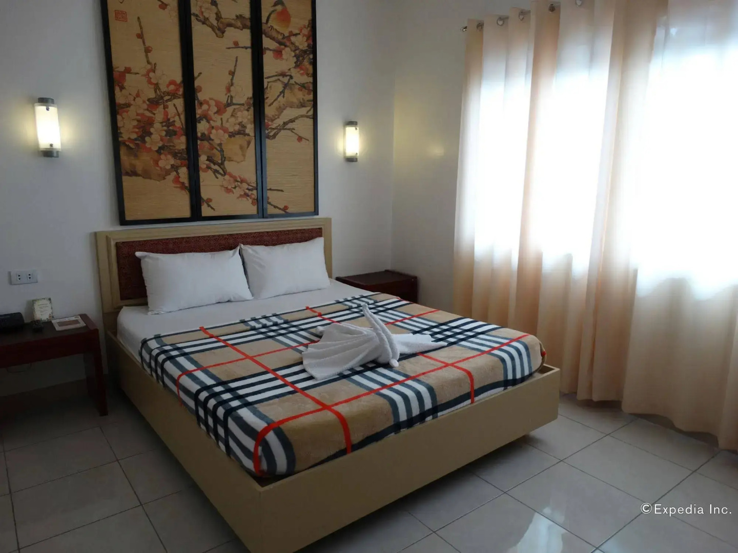 Sun Avenue Tourist Inn & Cafe