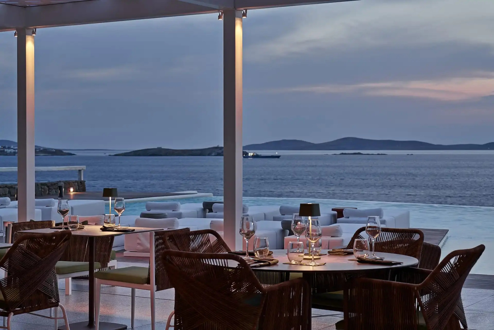 Kouros Hotel & Suites