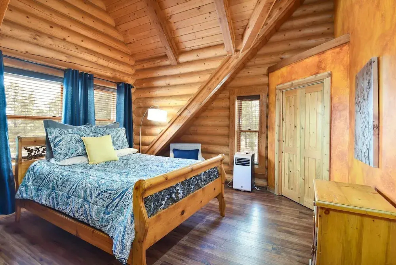 FlagRanch - 4 Br cabin by RedAwning