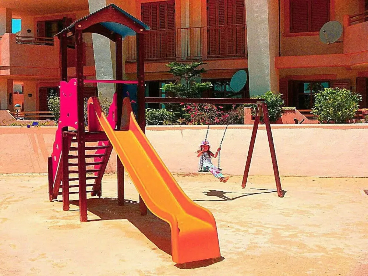 Deluxe garden flat near Terra-Mítica