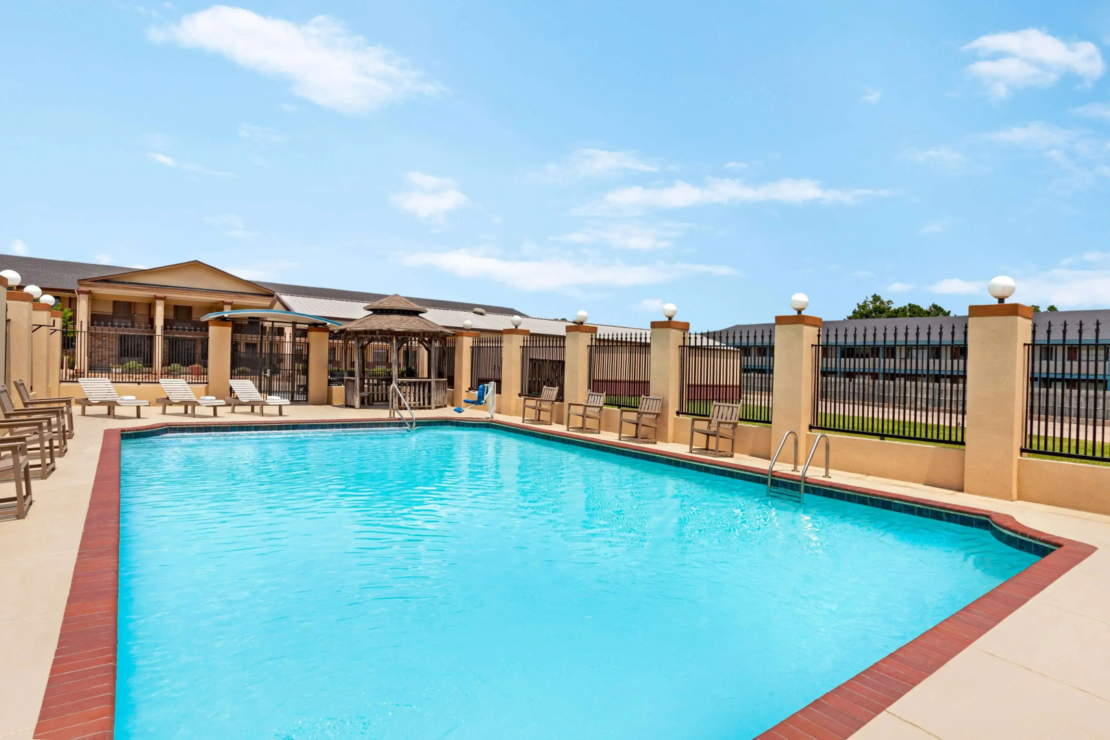 Days Inn by Wyndham Paris