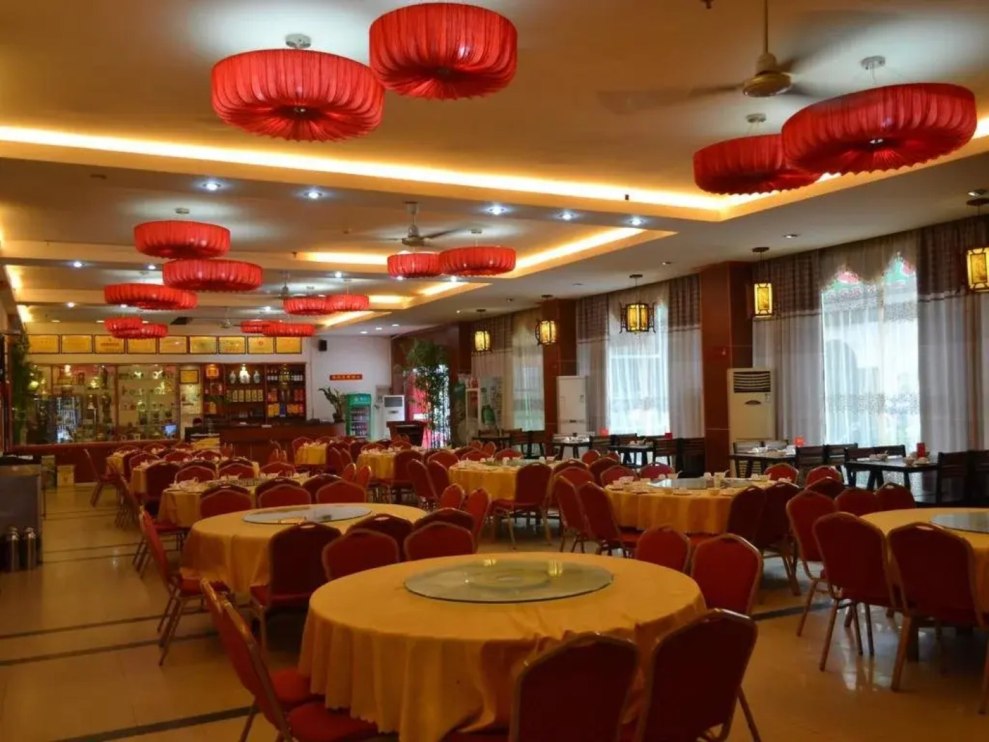 东兴王朝大酒店