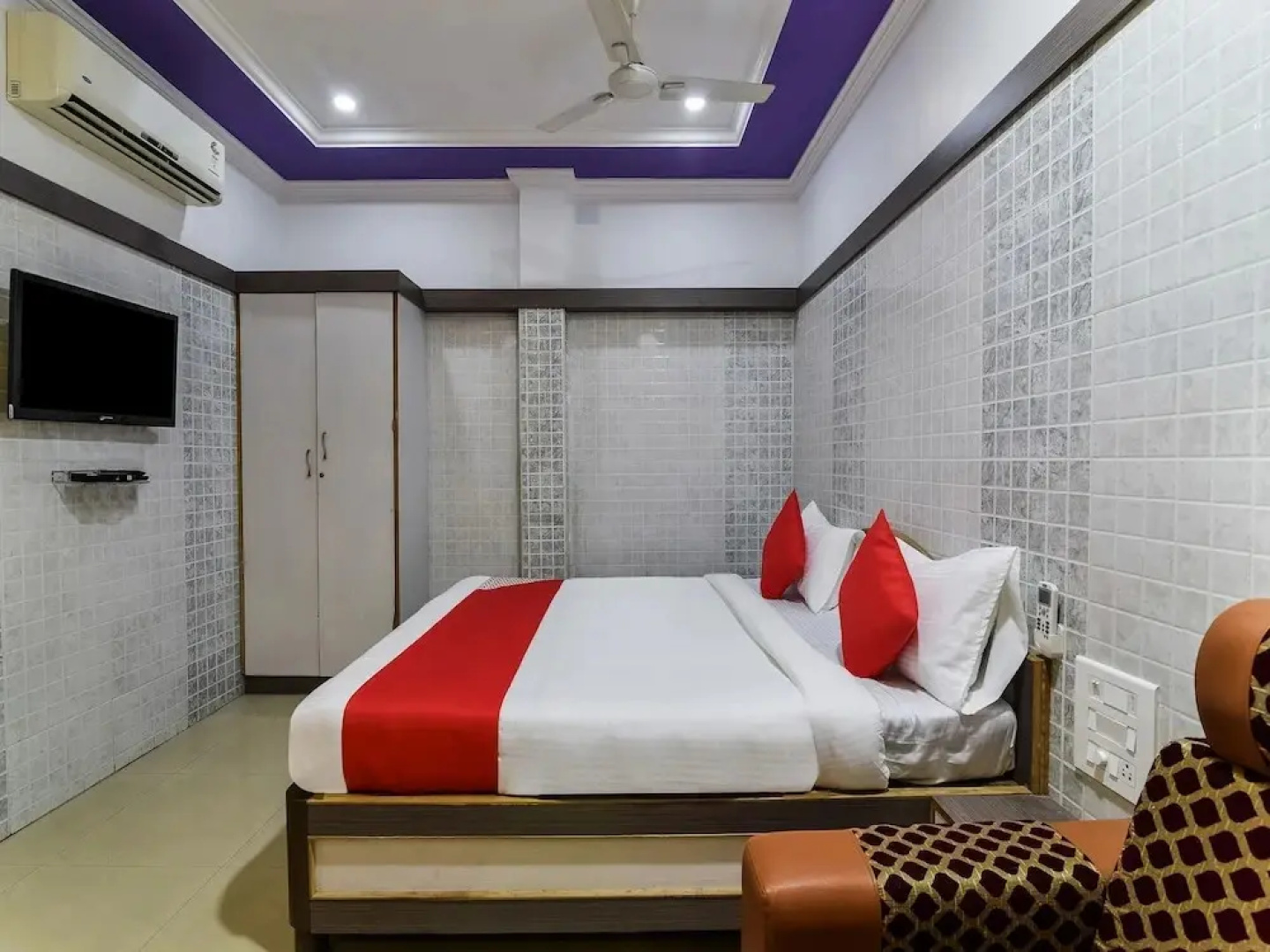 Hotel Jeevan Park by OYO Rooms