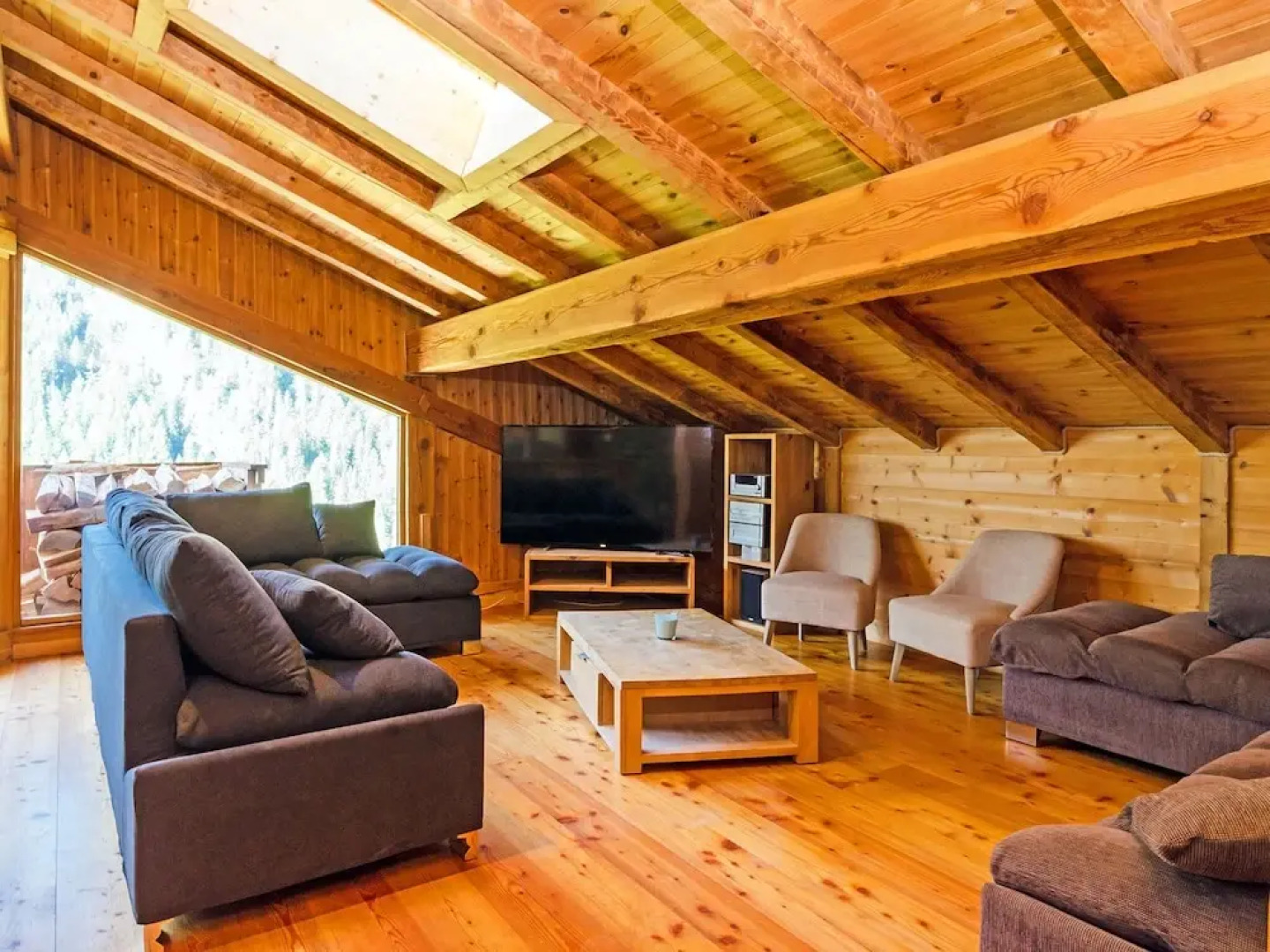 Friendly Chalet Located 150 m From the Charming Village of Peisey