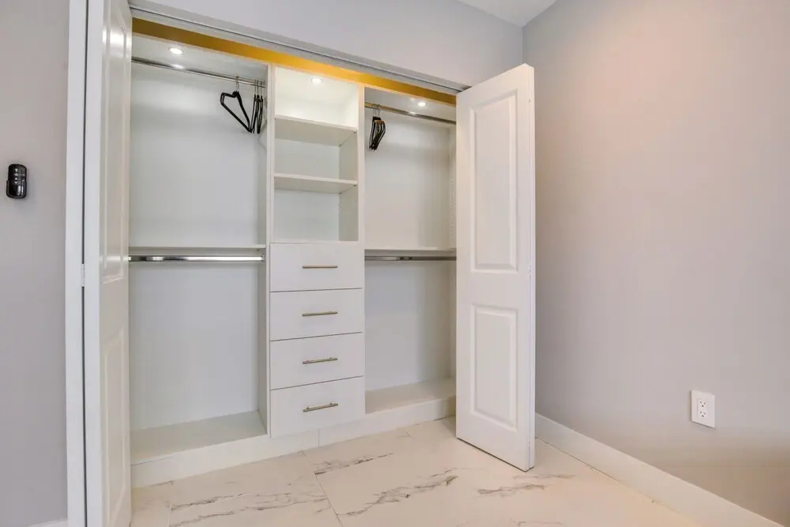 Chic North Miami House ~ 7 Mi to Hard Rock Stadium