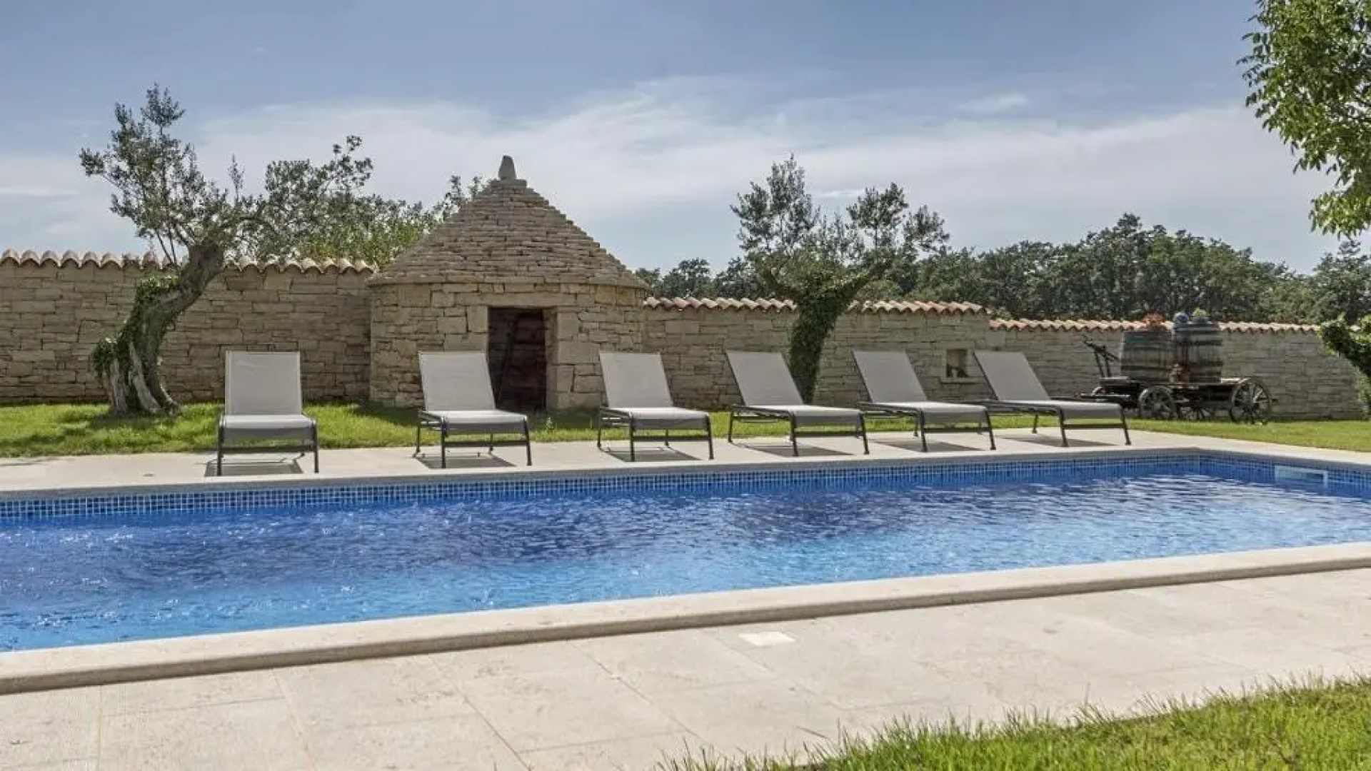 Ive in Orbanići with 5 bedrooms and 2 bathrooms