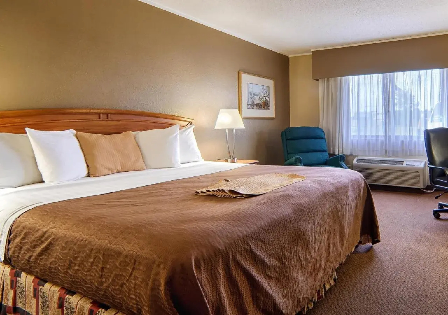 Norwood Inn & Suites