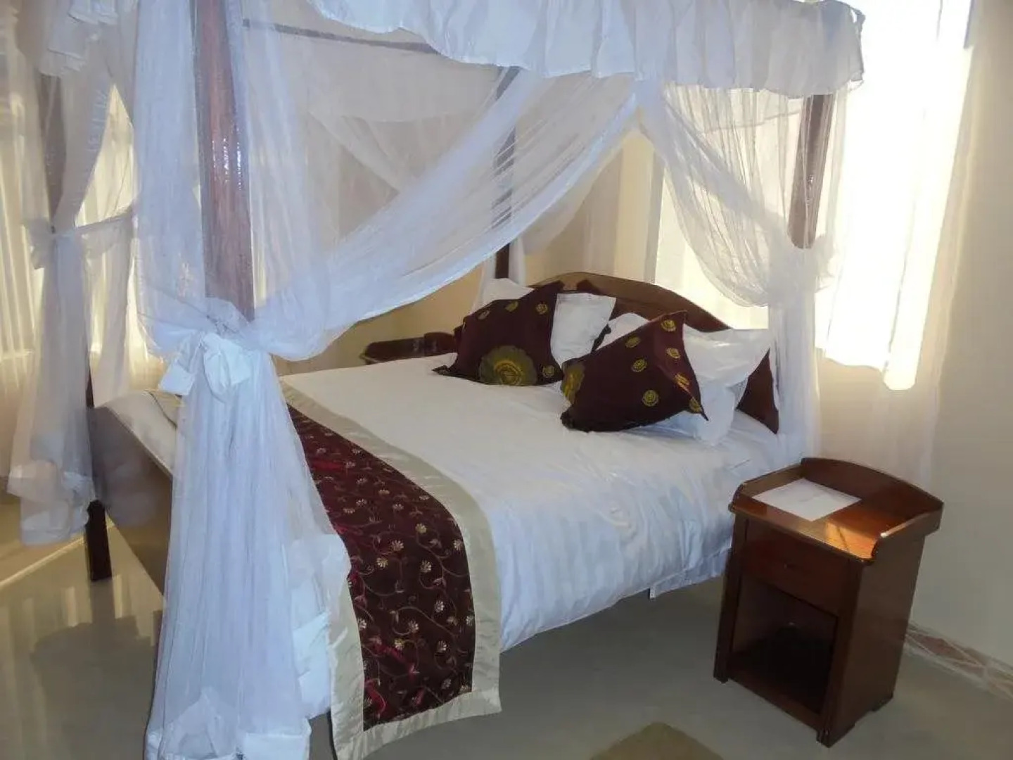 Mahina Paradise Hotel