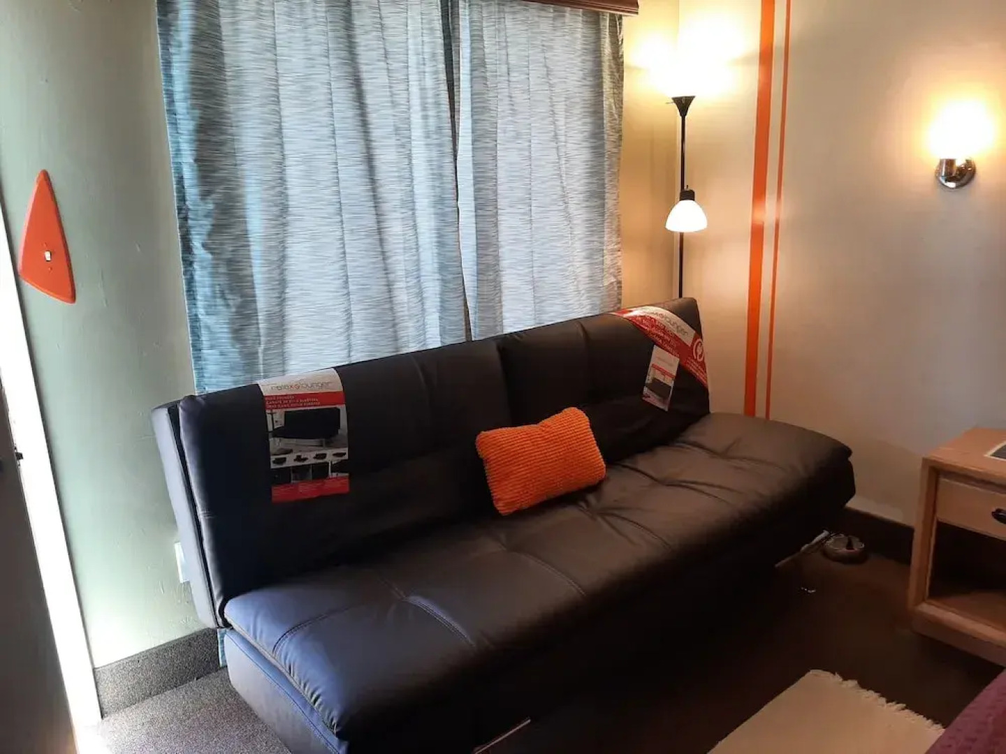 The New Star Motel with Studio-Kitchens: 1950s Extended-Stay Lodging and Retreat Center