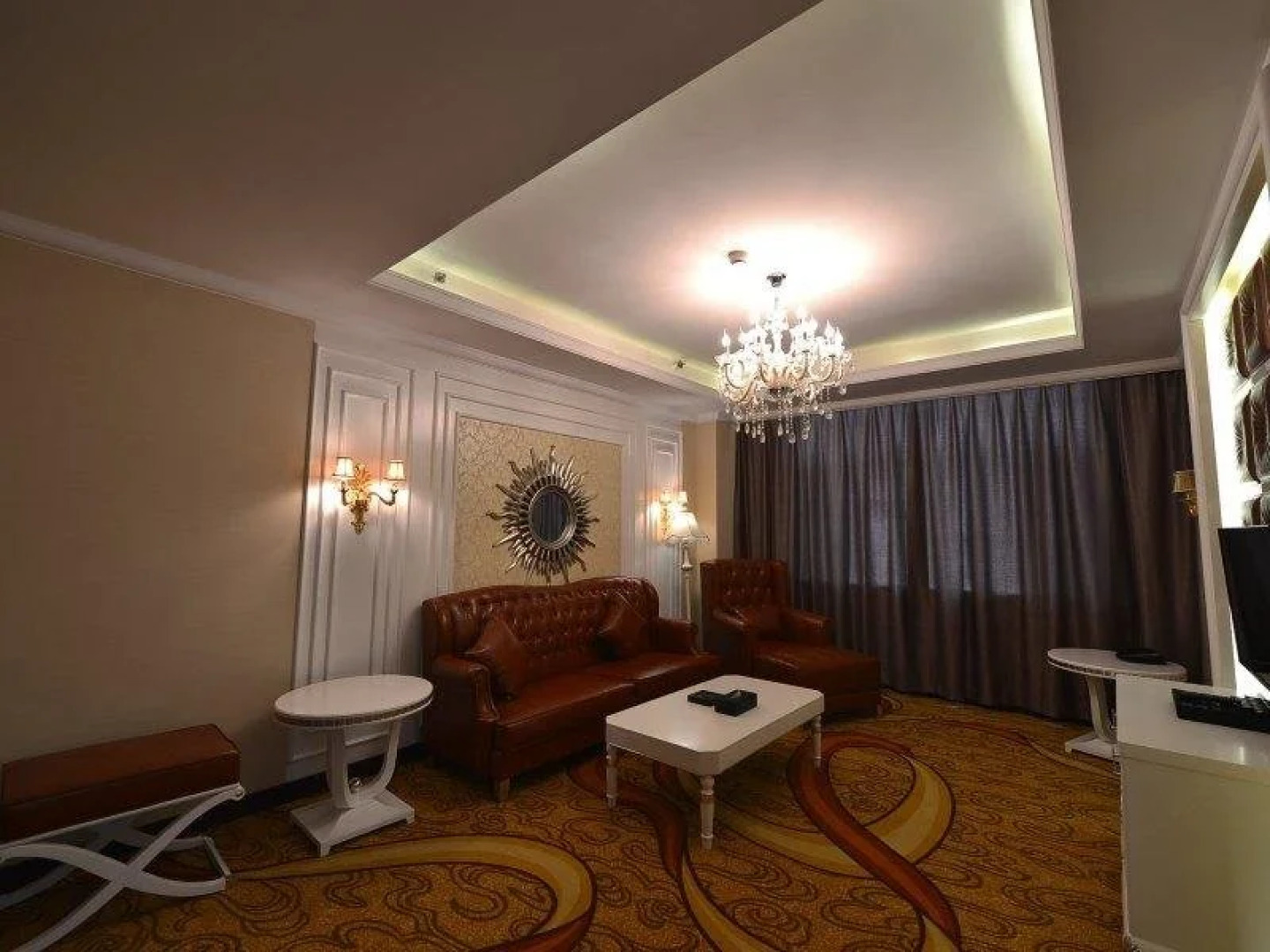 Huang He  International   Hotel