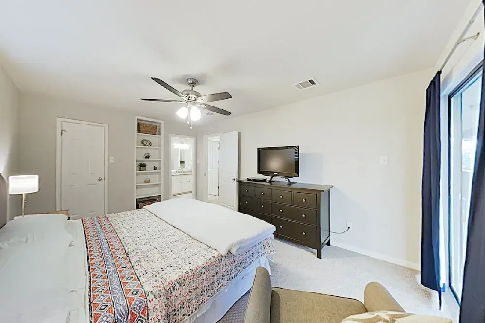 New Listing! Hill Country Getaway W/ Large Balcony 2 Bedroom Apts