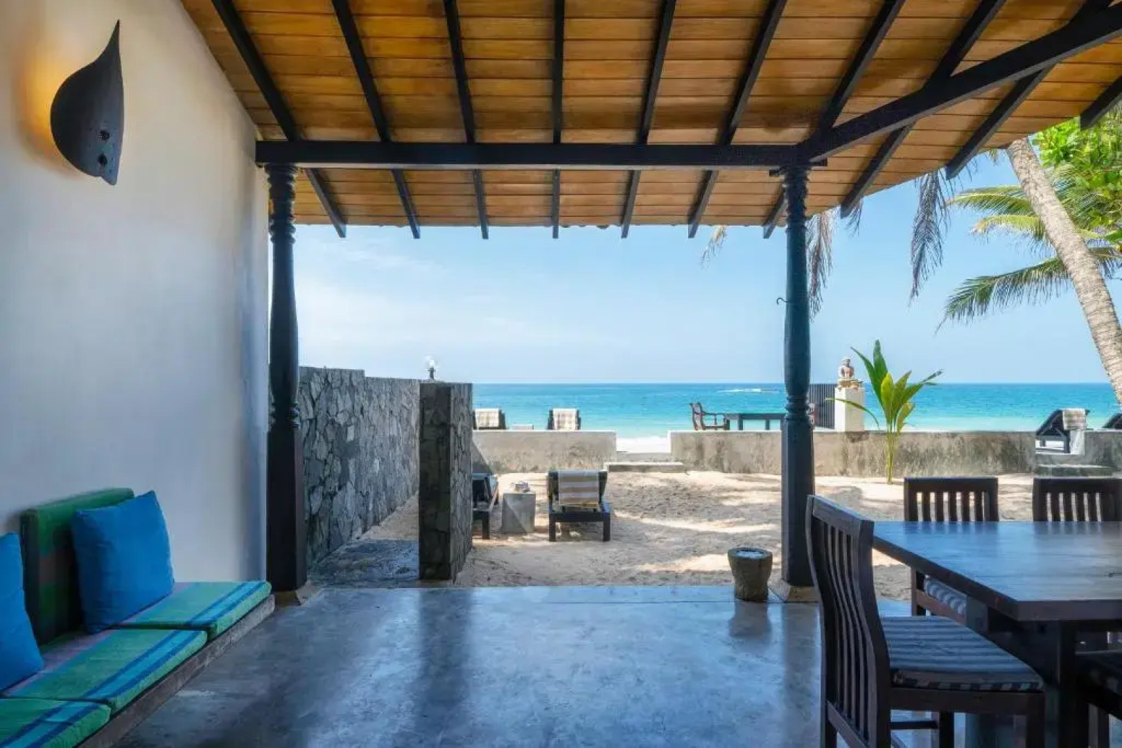 Blue Parrot Beach Villa