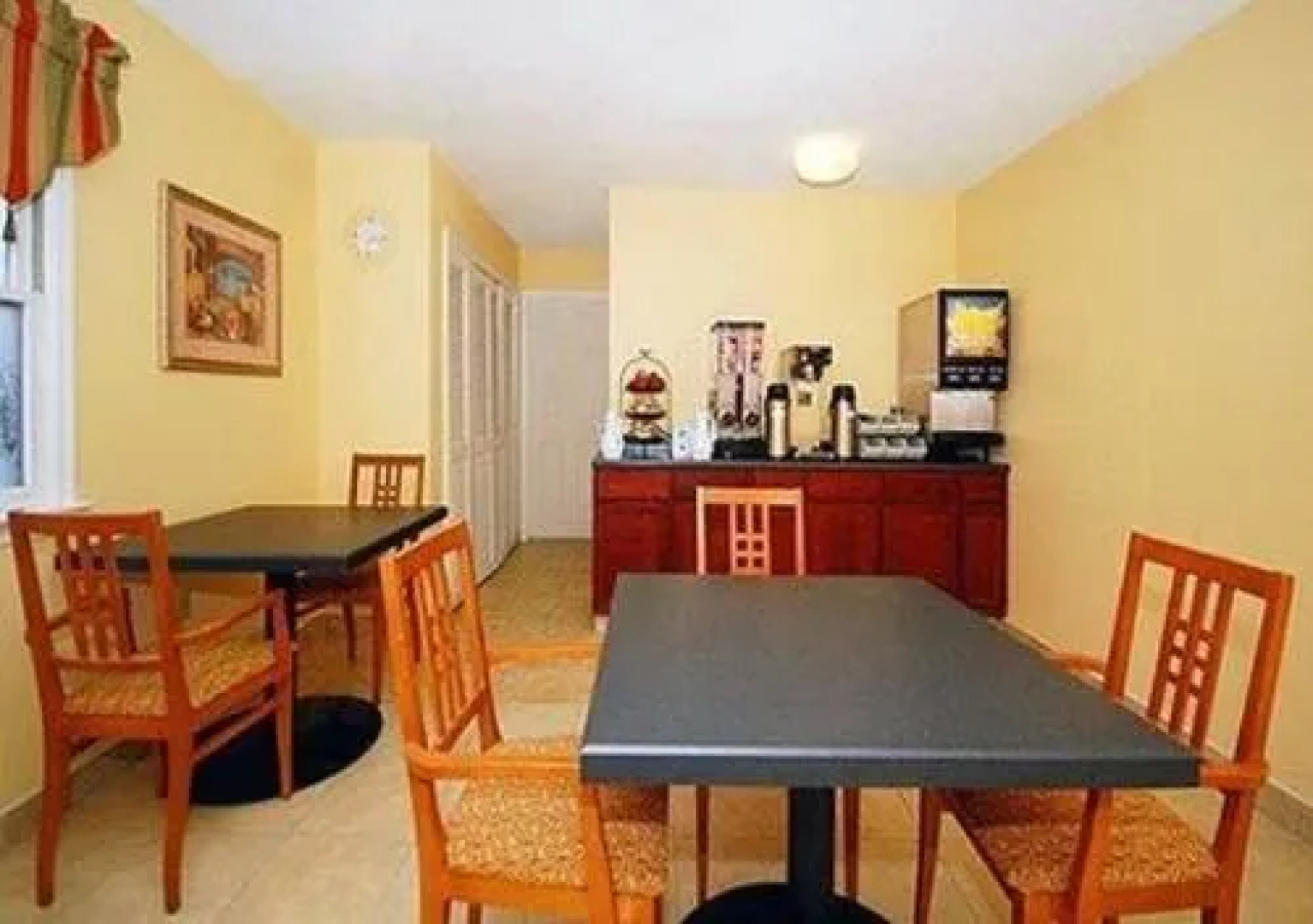 Rodeway Inn & Suites