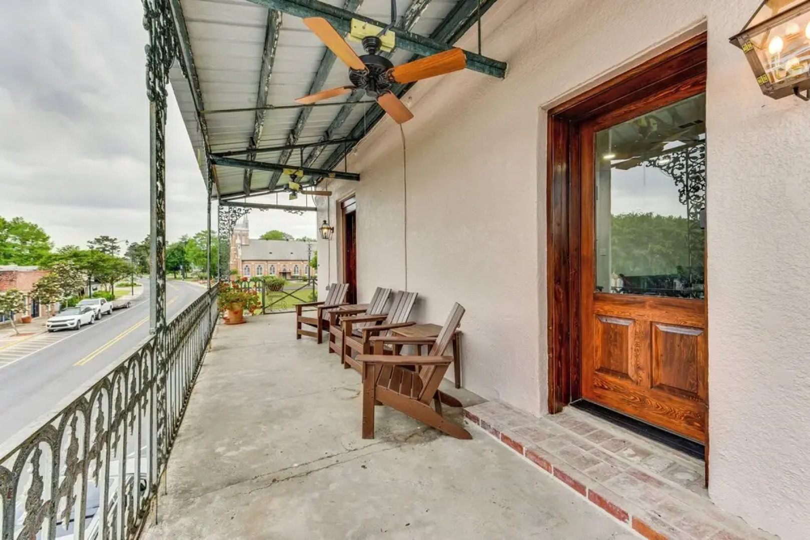 Charming Louisiana Getaway w/ Furnished Balcony!