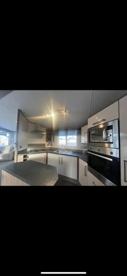 2 bed Platinum-sleeps 6-decking-free Parking