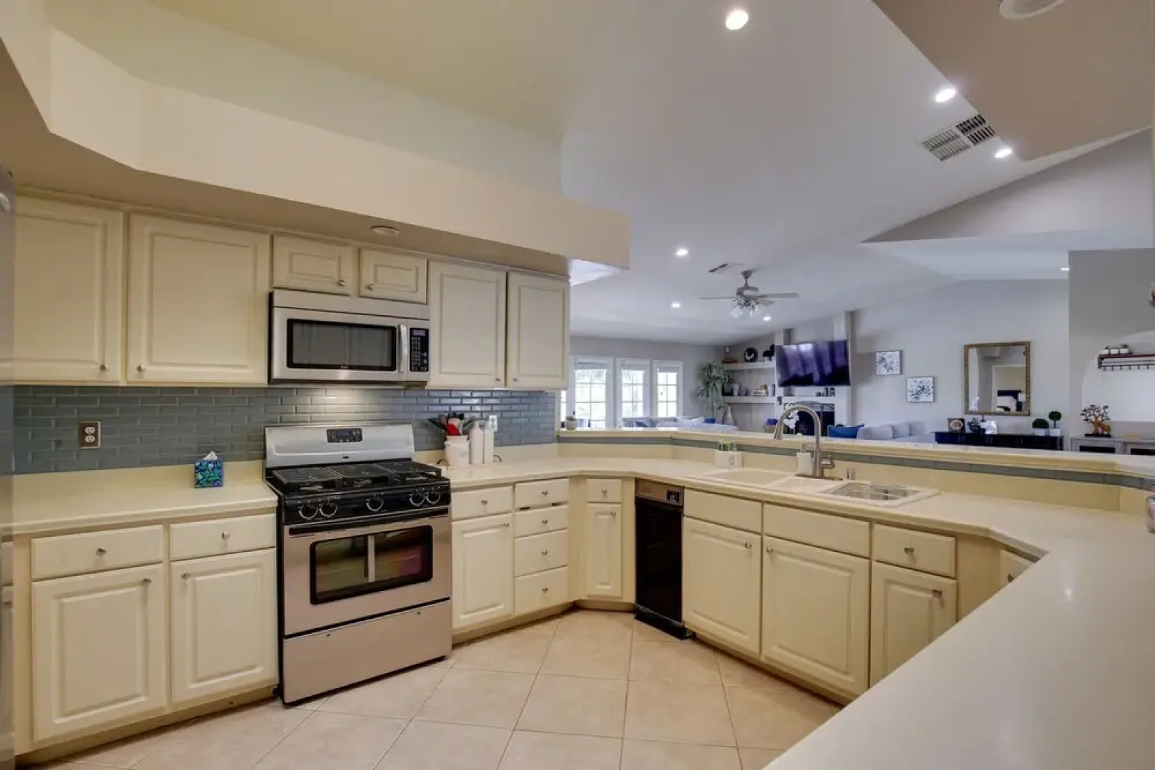 Palm Desert Oasis w/ Hot Tub < 1 Mi to Golf!