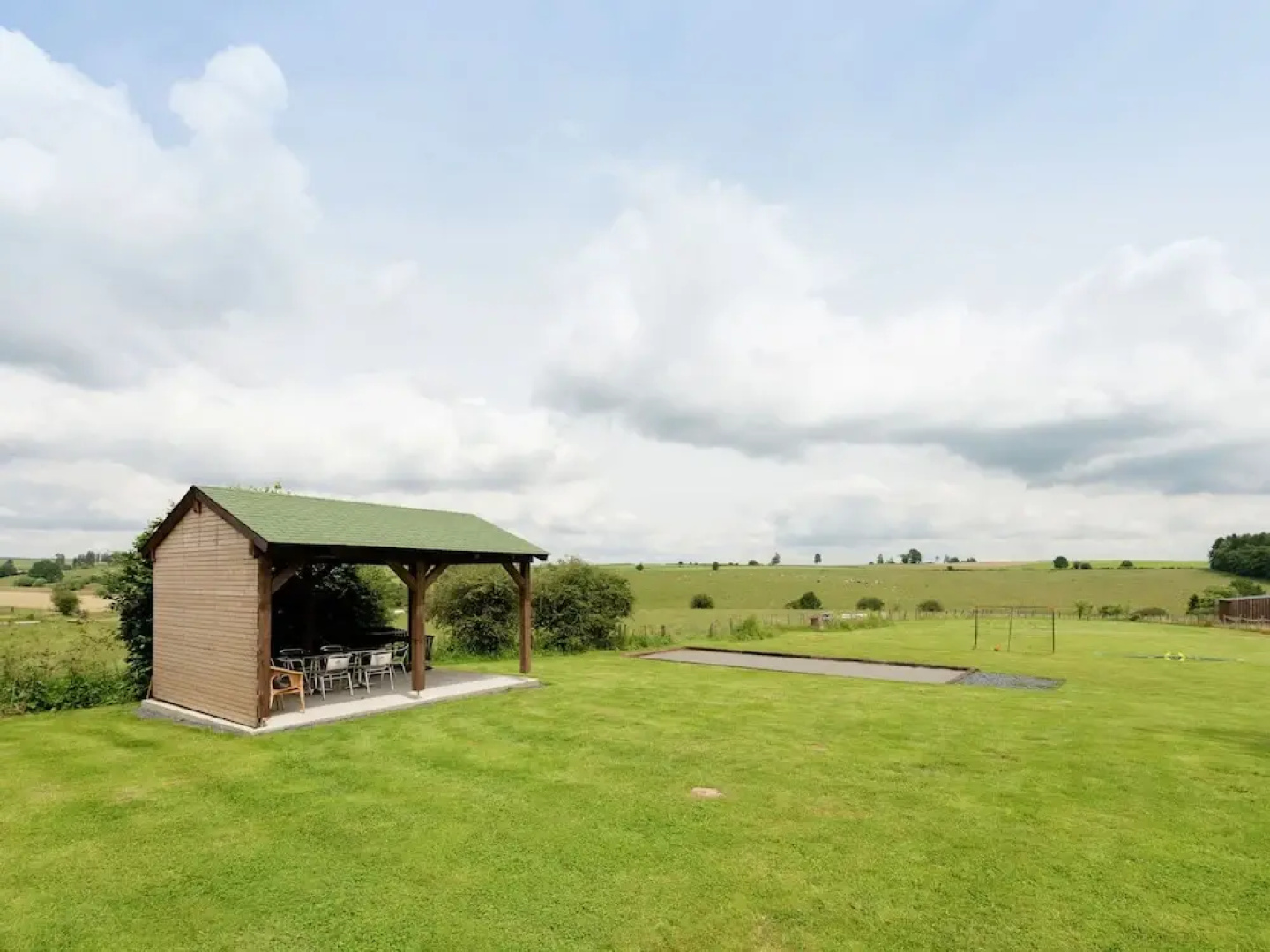Nice Villa, Renovated 2015, Large Garden, Quiet Location, 10km From Houffalize