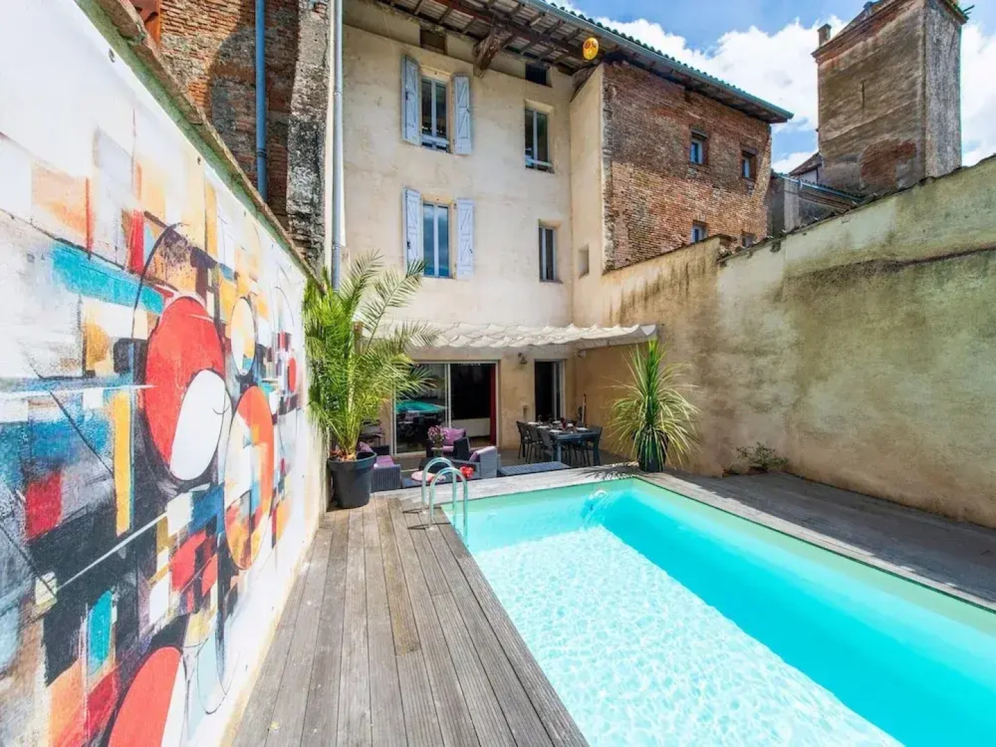 Mansion With Swimming Pool