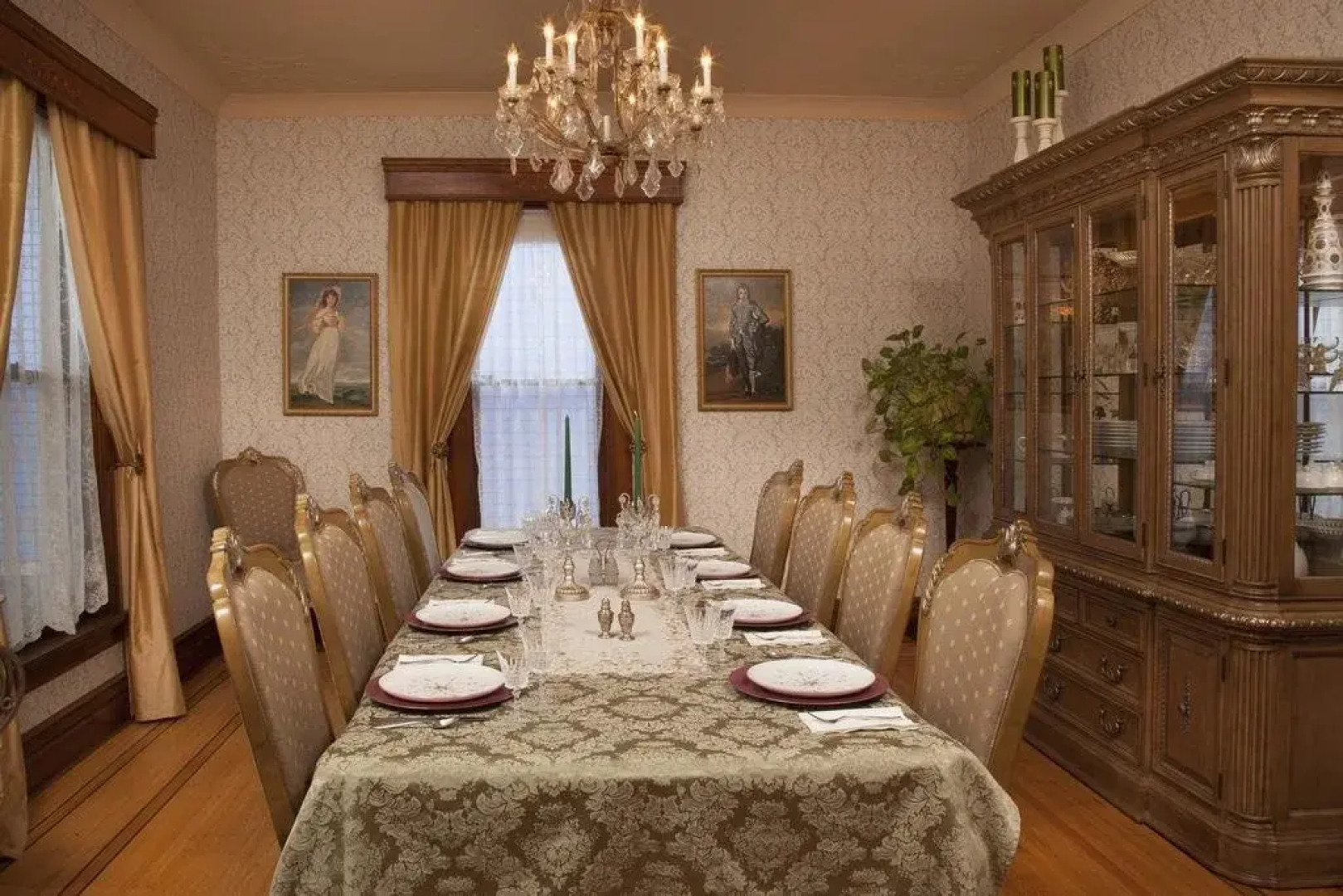 Historic Hutchinson House B&B