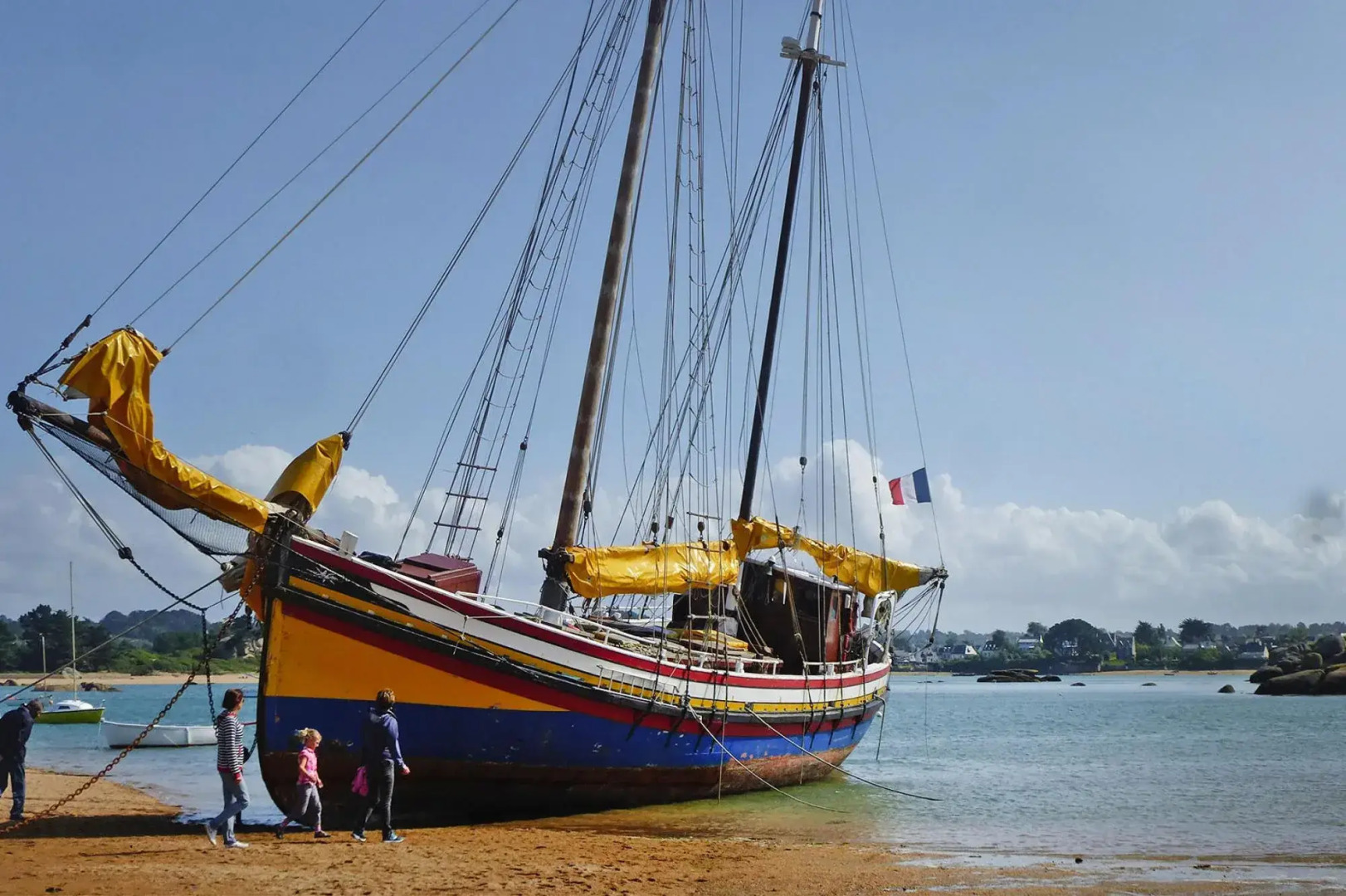 Comfortable Holiday Home, Near Ploubazlanec Beach