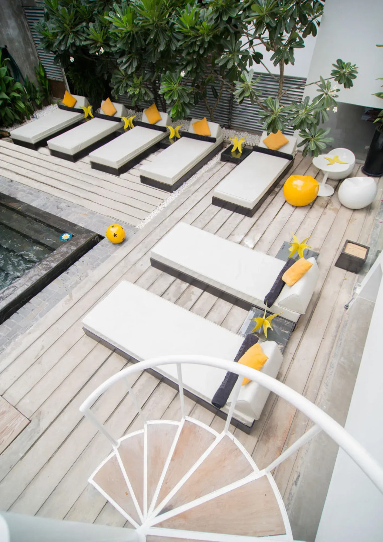 Arthur&Paul - Caters to Men