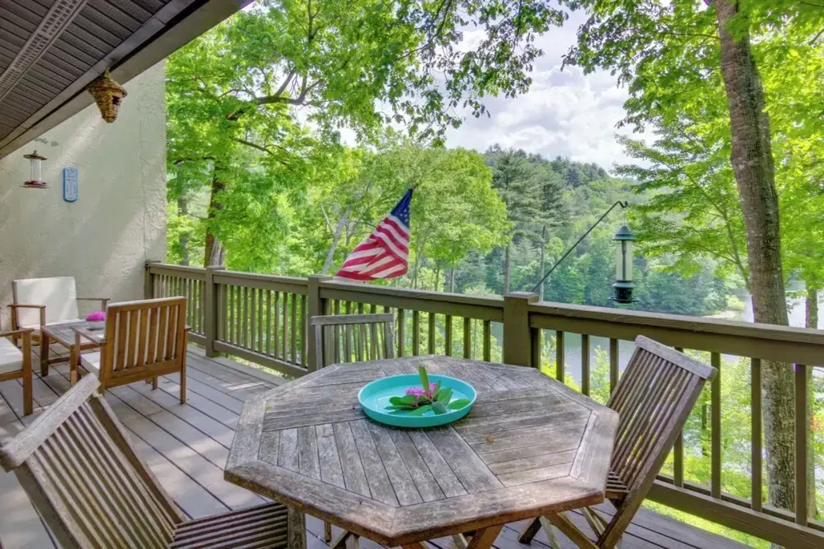 High-end Sapphire Retreat on Fairfield Lake!