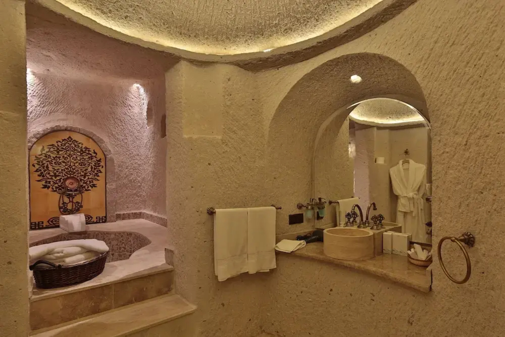 Romance Cave Suites