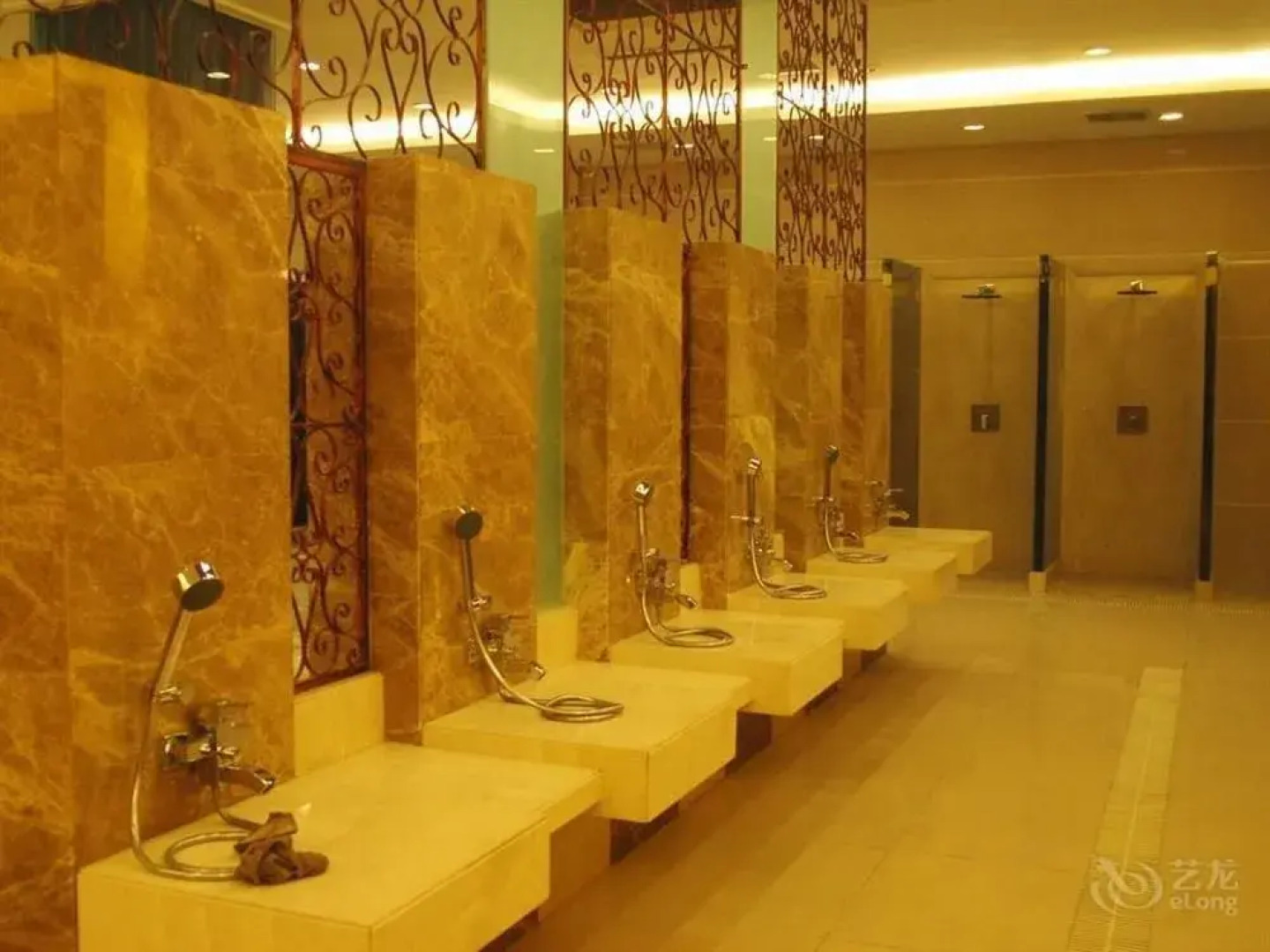 Lvliang Double Yu The Holiday Hotel