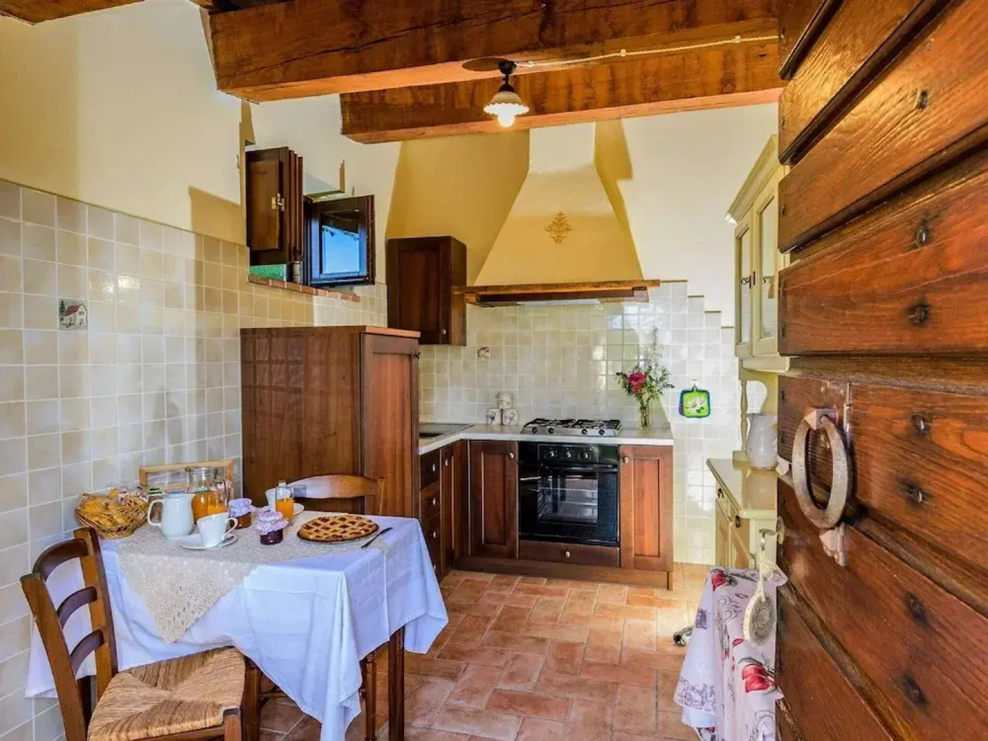 Gorgeous Apartment With Pool Near Sibillini Mountains