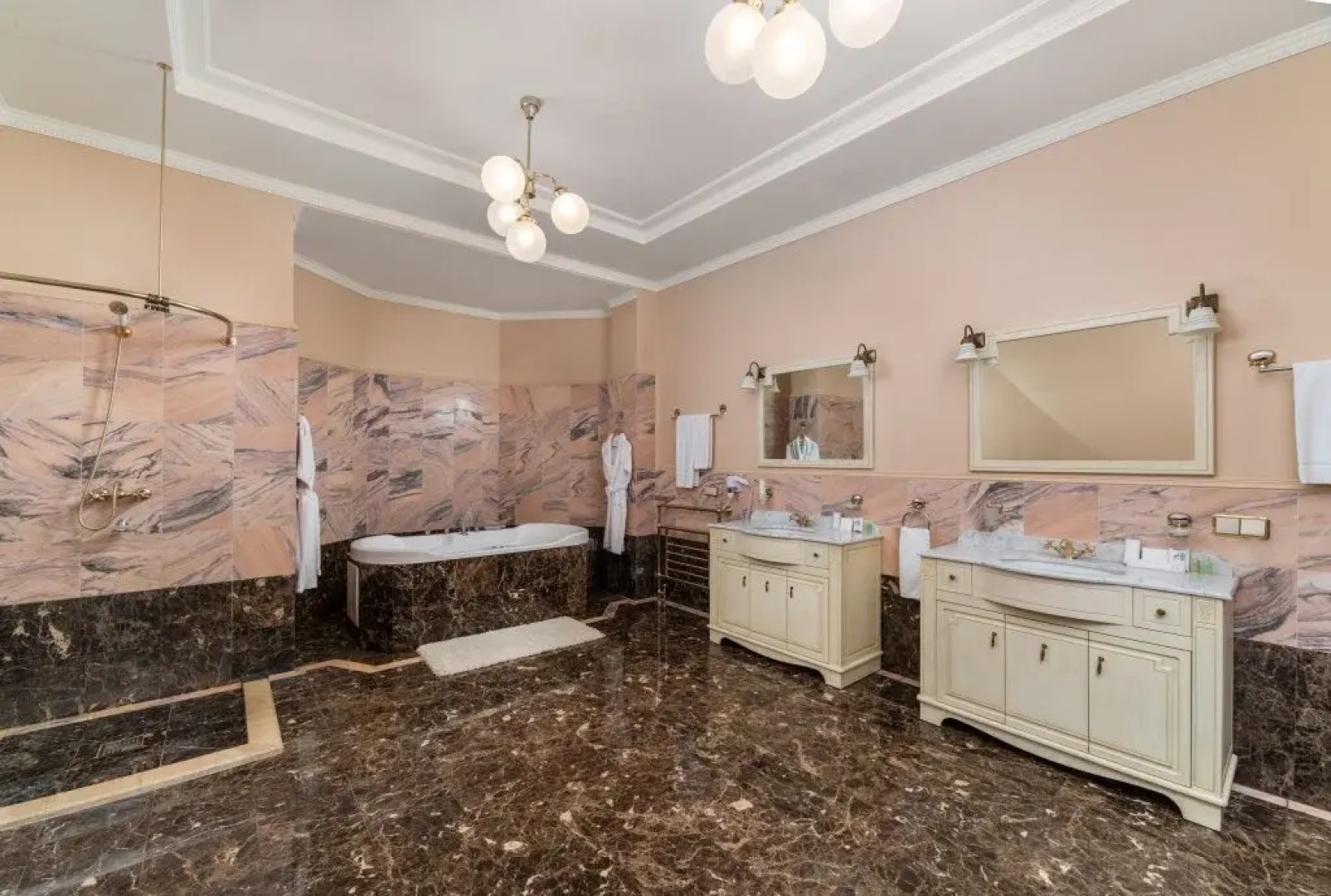 KNZS Hotel - restaurant Complex Central Park