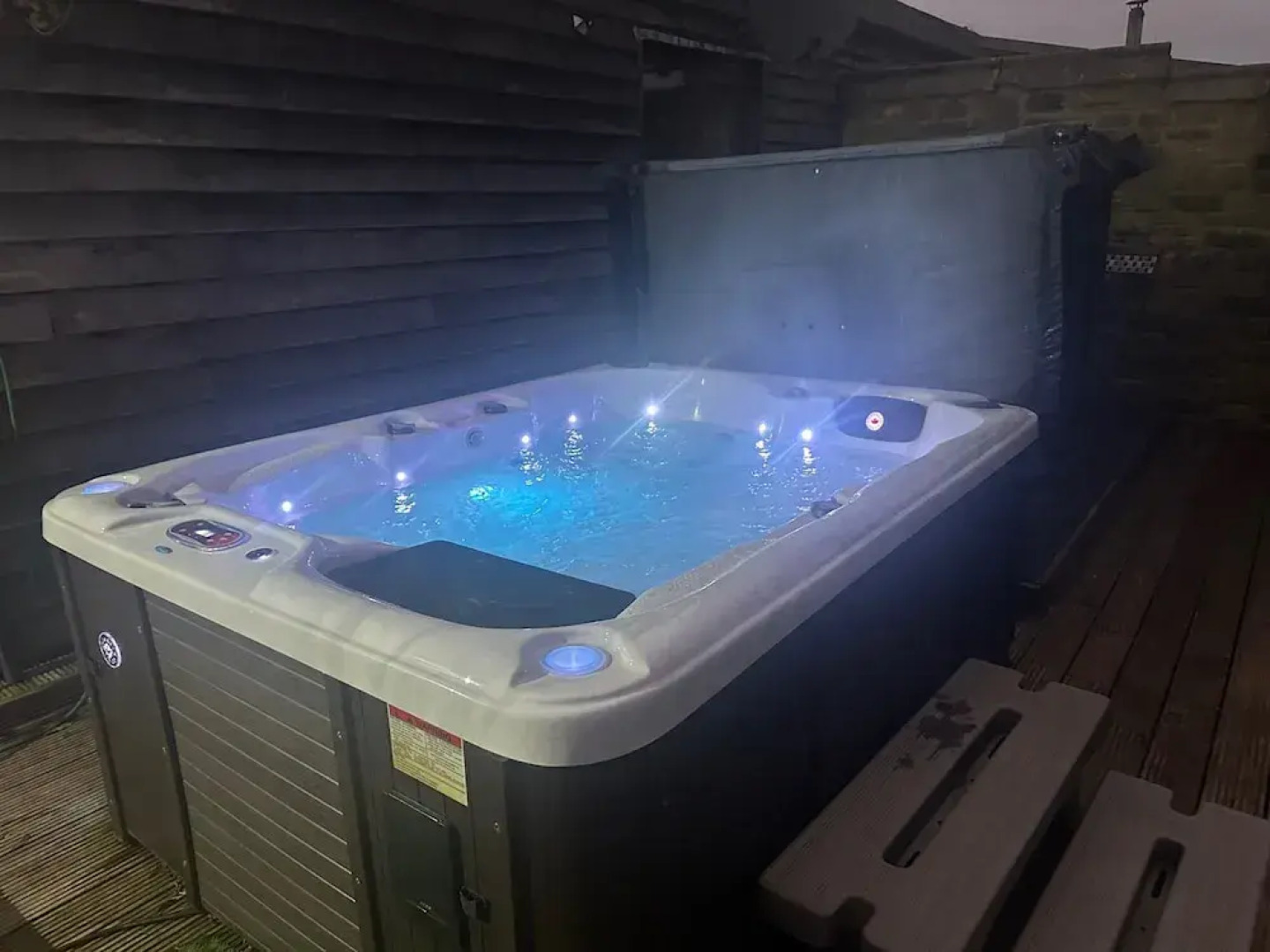 Meagill Cottage, Sleeps 4 With Hot Tub & Parking