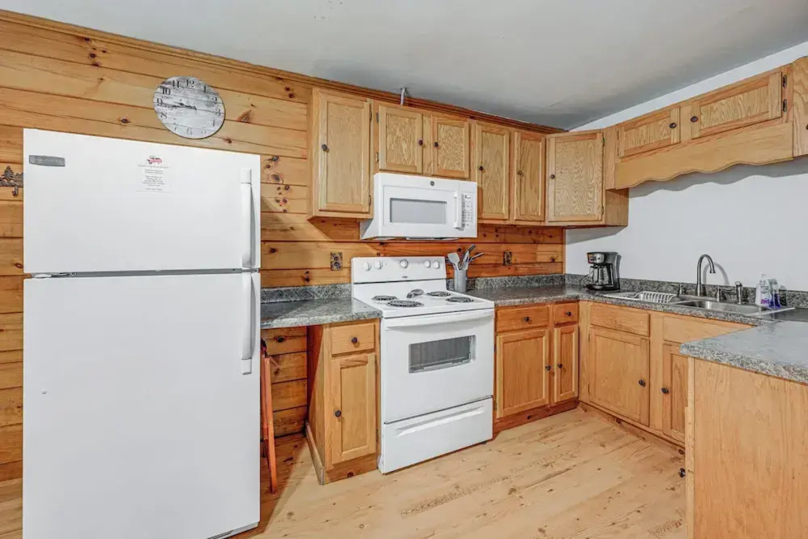 Cabin w/ Hot Tub, Near Smoky Mountains Natl Park!