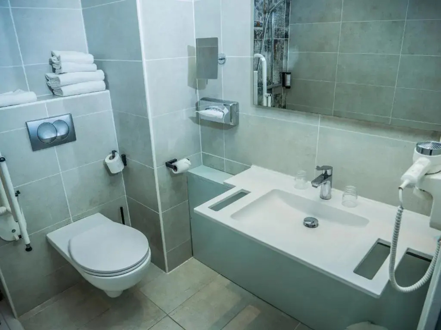 Отель Logis Hôtel Uzès Pont du Gard