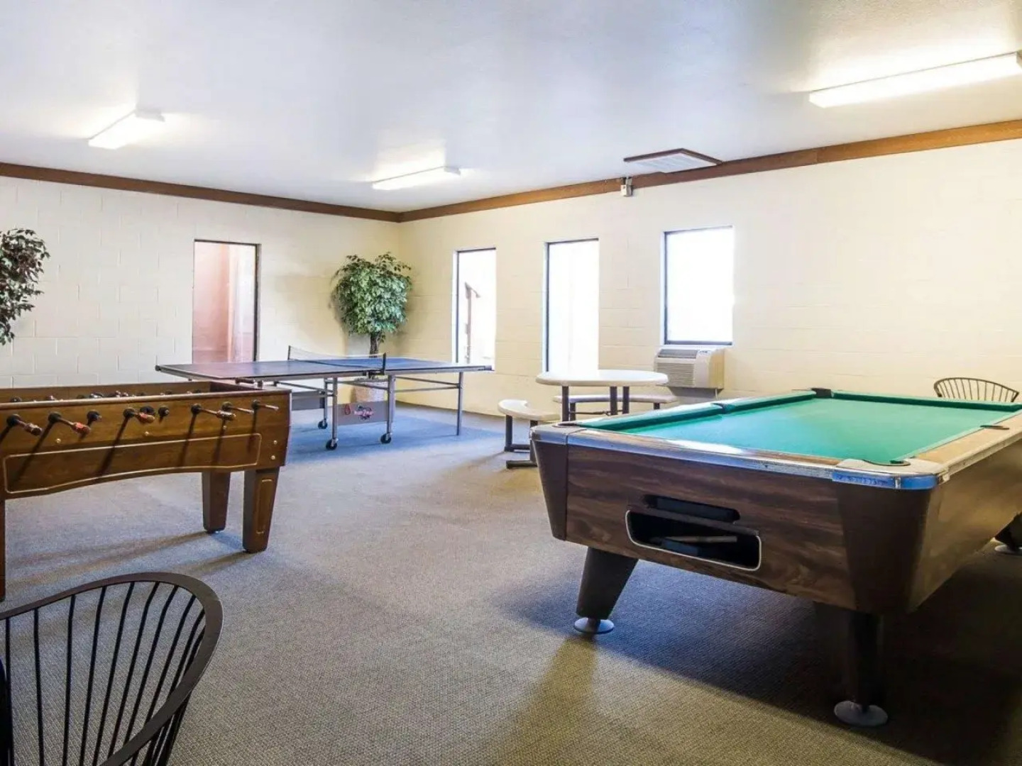 Antler Lodge - Gardiner MT