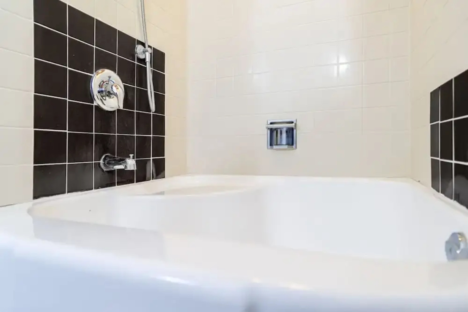 Charming 3BR Home in Quiet Kitchener Neighborhood