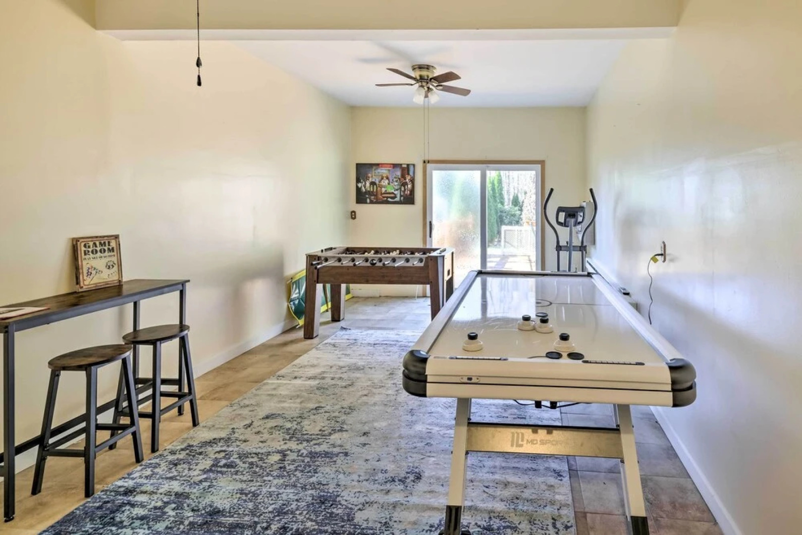 Long Pond Hideaway W/ Deck + Private Hot Tub!