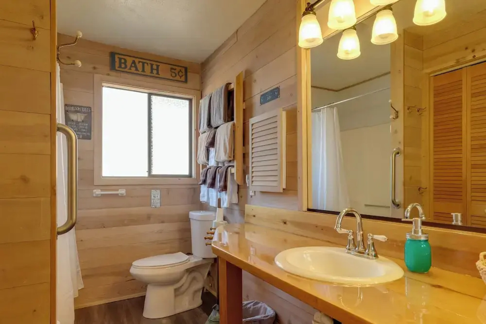 Secluded Mountain Hideaway < 8 Miles to Bass Lake!