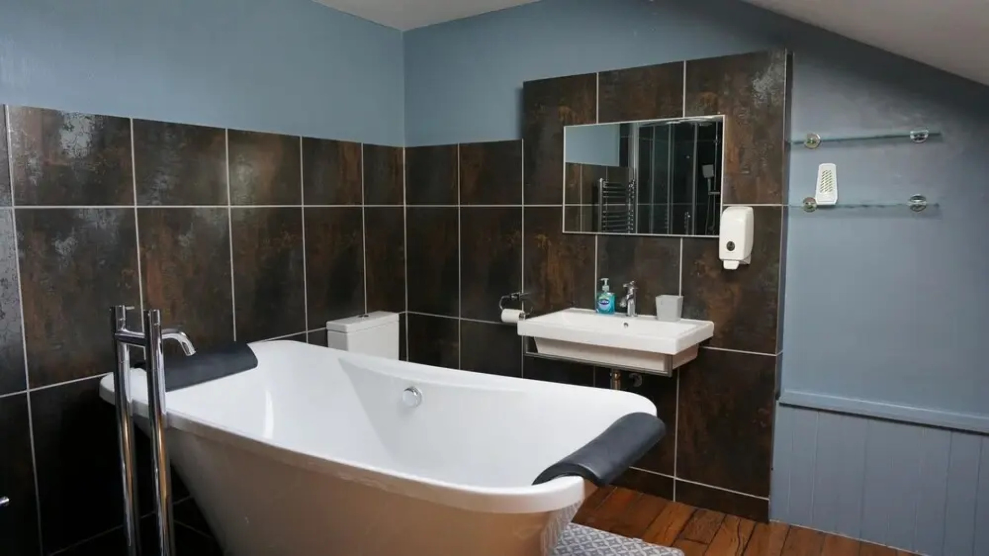 Beautiful 2BD Flat Outstanding Views Near Bath