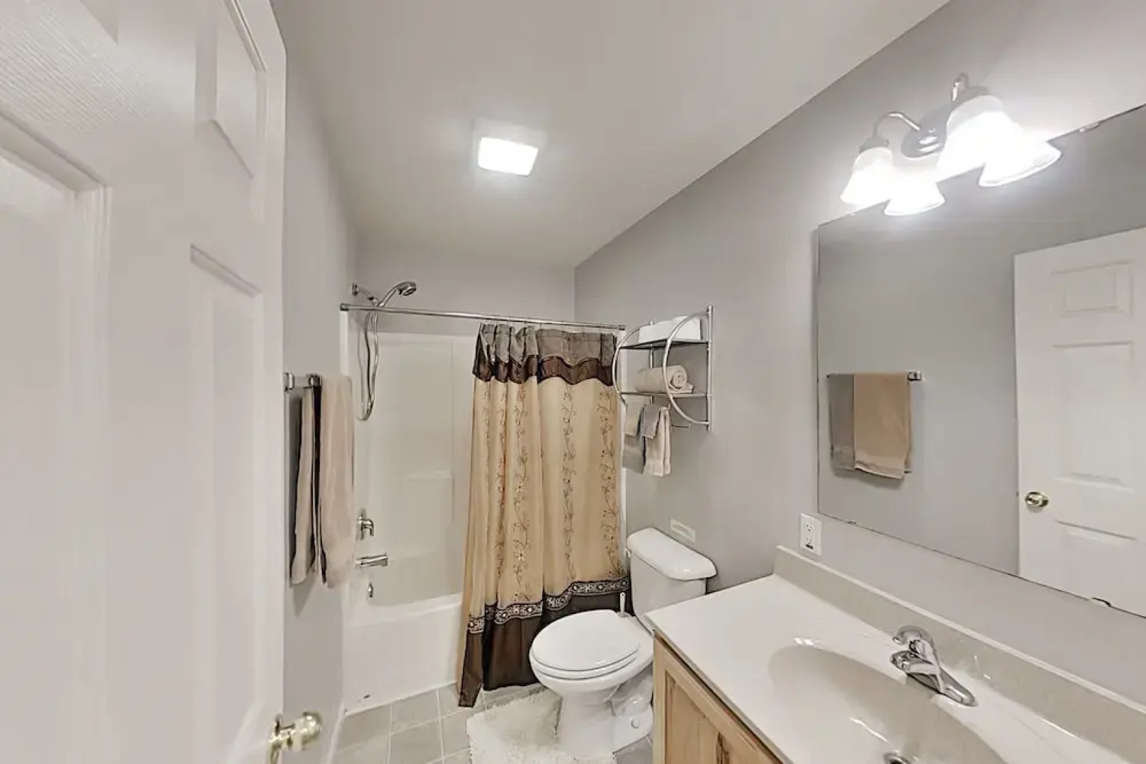 Mountain-view Hideaway W/ Hot Tub & Game Room 4 Bedroom Home