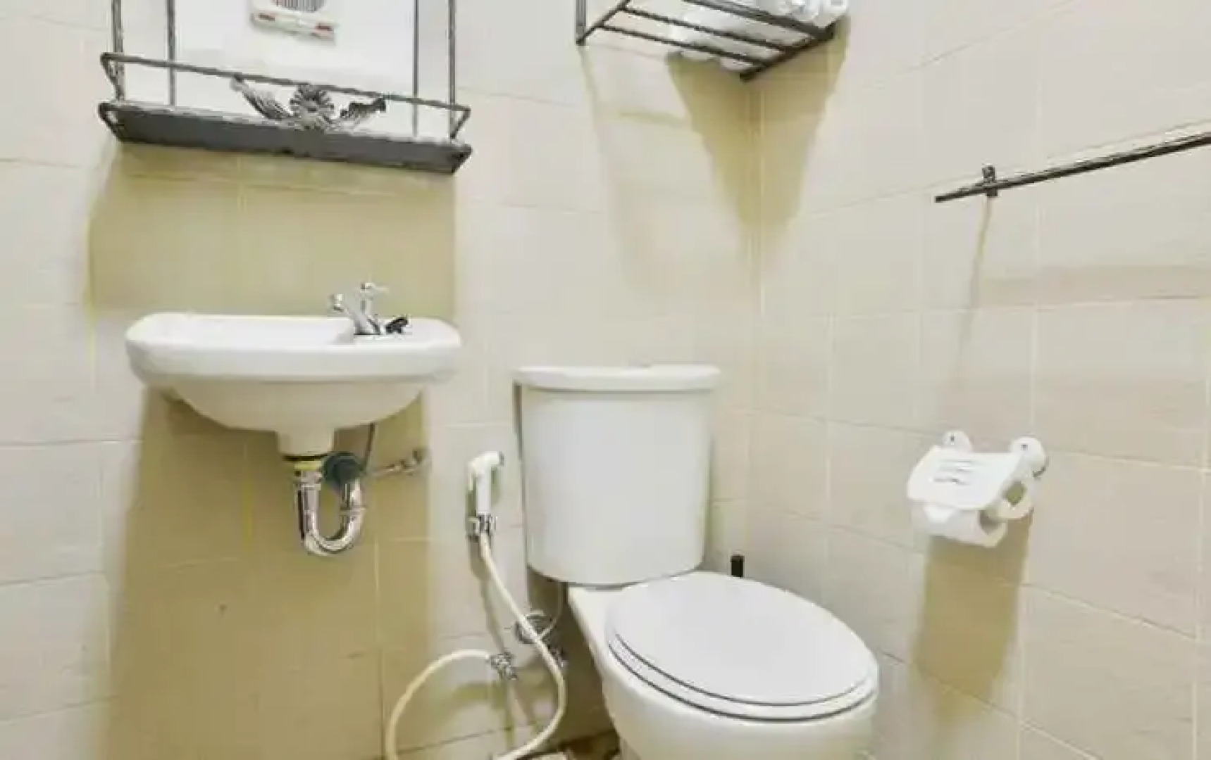 Standard Twin @Lathysha Guest House